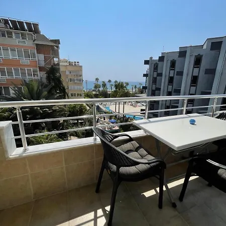 아파트 Blue&white Sitesi 알란야